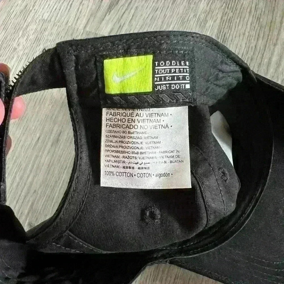 Toddler Nike hat - Picture 2 of 4